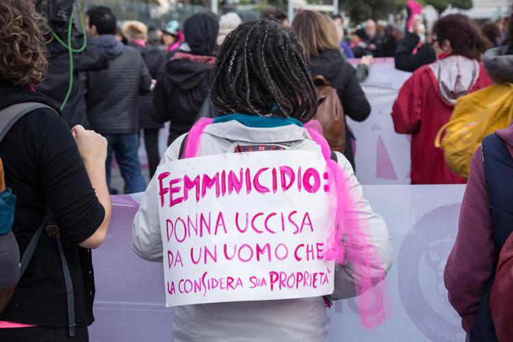 Femminicidi, rapporto Amnesty: 